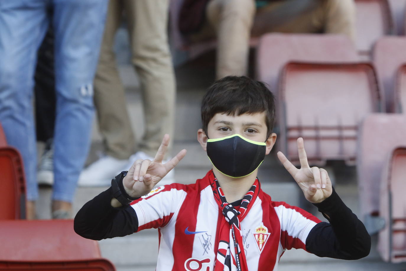 Fotos: ¿Estuviste en el Sporting - Valladolid? ¡Búscate!