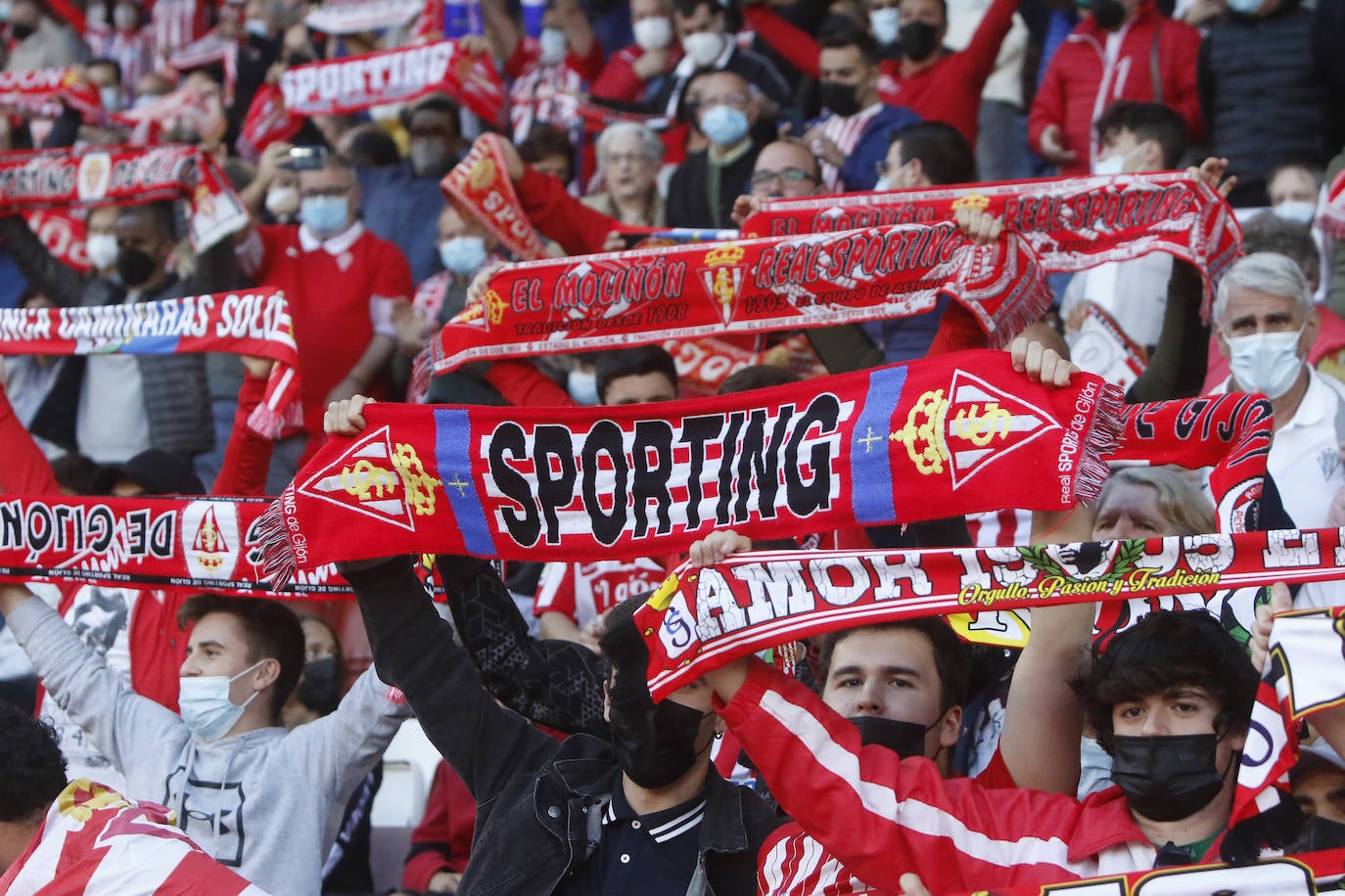 Fotos: ¿Estuviste en el Sporting - Valladolid? ¡Búscate!