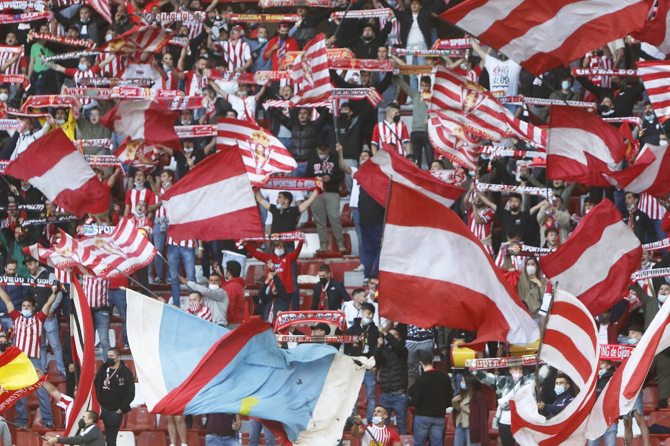 Fotos: ¿Estuviste en el Sporting - Valladolid? ¡Búscate!