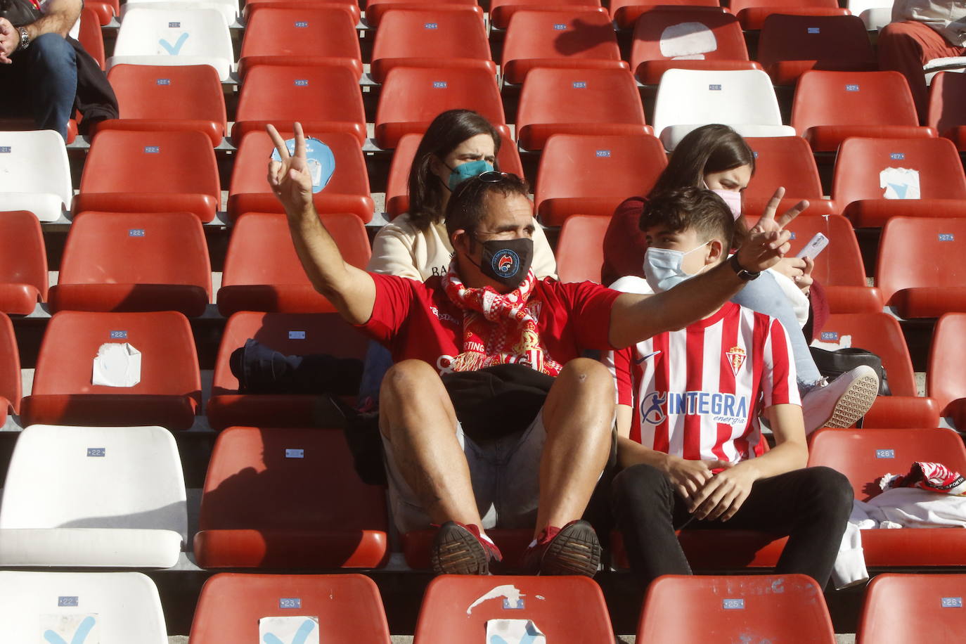 Fotos: ¿Estuviste en el Sporting - Valladolid? ¡Búscate!