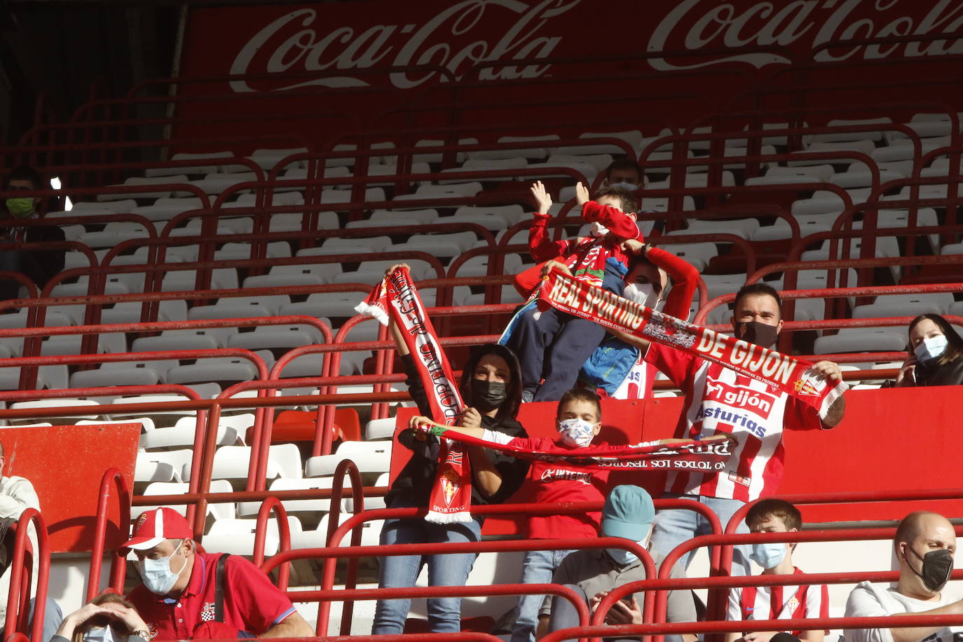 Fotos: ¿Estuviste en el Sporting - Valladolid? ¡Búscate!