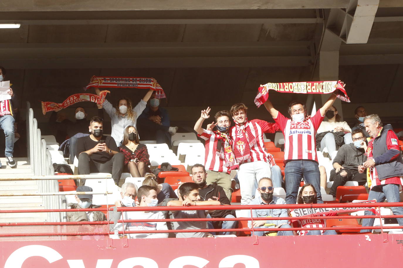 Fotos: ¿Estuviste en el Sporting - Valladolid? ¡Búscate!