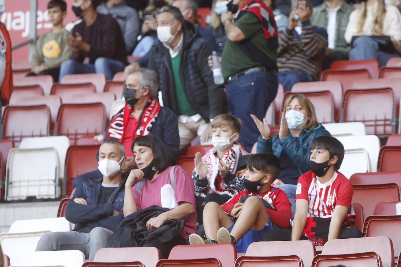 Fotos: ¿Estuviste en el Sporting - Valladolid? ¡Búscate!