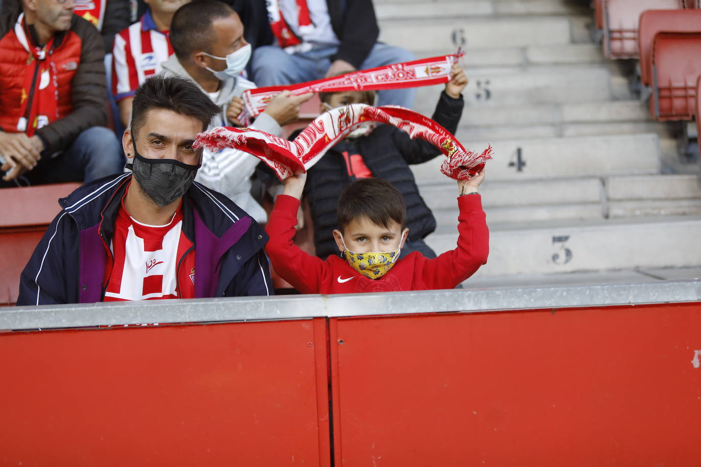 Fotos: ¿Estuviste en el Sporting - Valladolid? ¡Búscate!