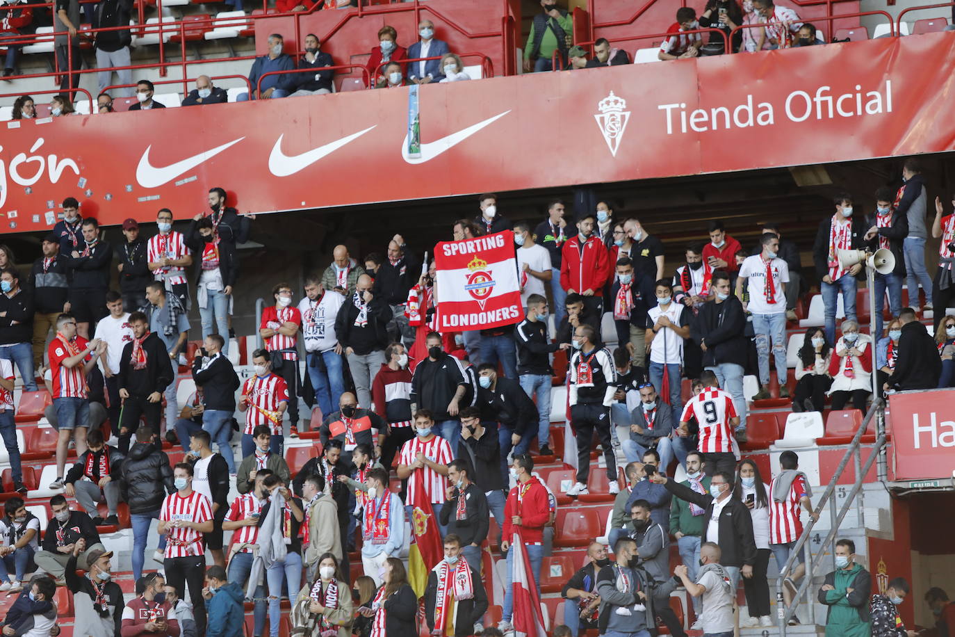 Fotos: ¿Estuviste en el Sporting - Valladolid? ¡Búscate!