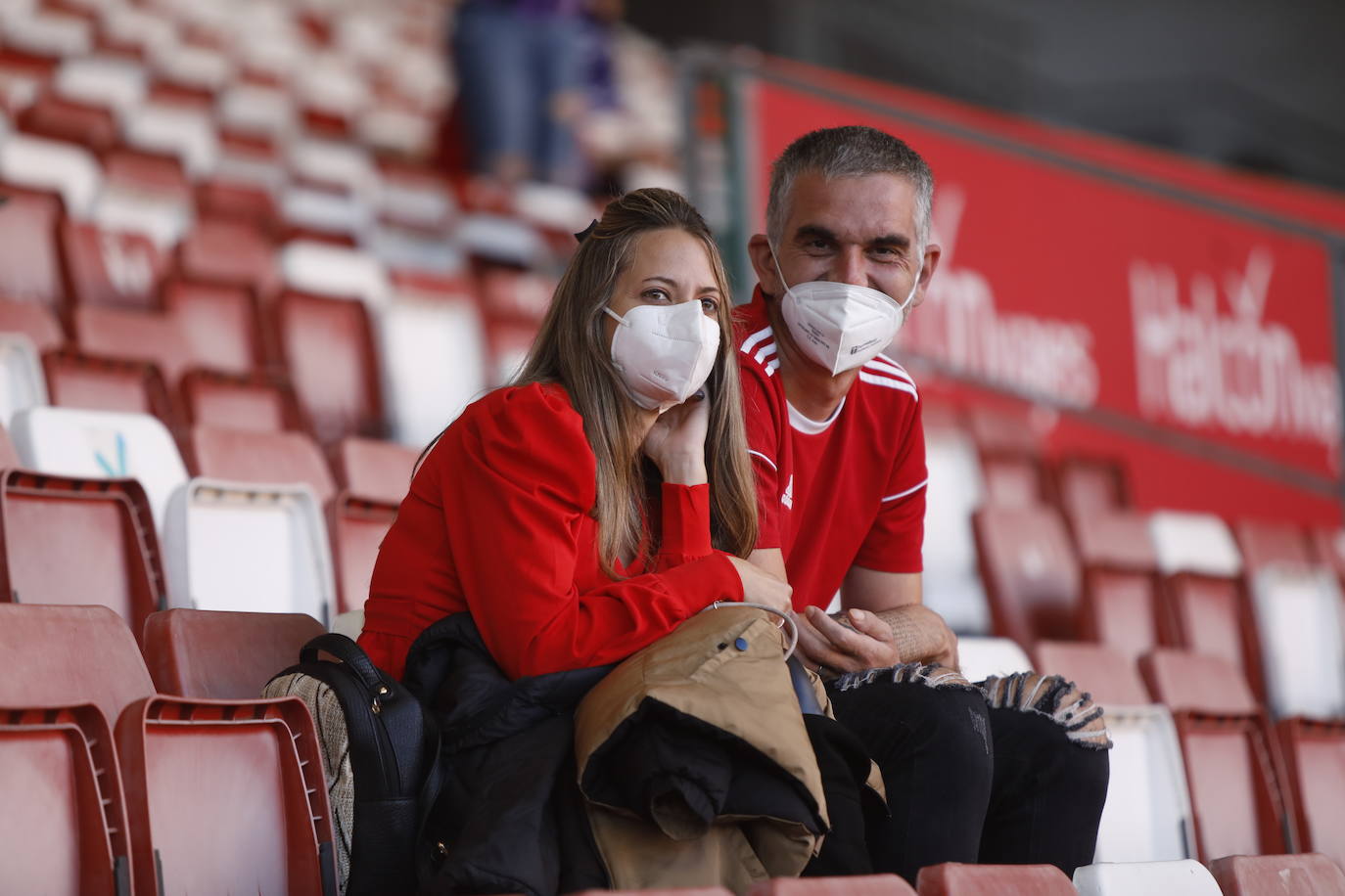 Fotos: ¿Estuviste en el Sporting - Valladolid? ¡Búscate!