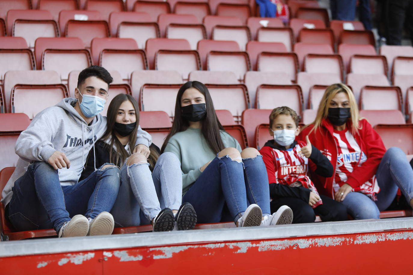 Fotos: ¿Estuviste en el Sporting - Valladolid? ¡Búscate!