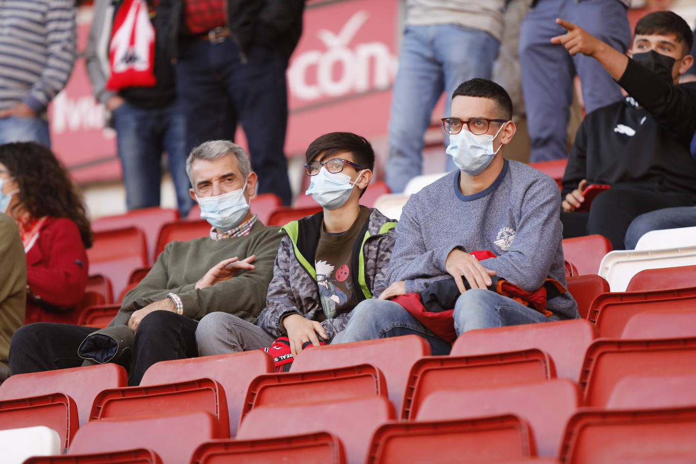 Fotos: ¿Estuviste en el Sporting - Valladolid? ¡Búscate!