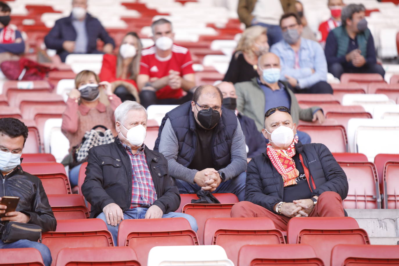 Fotos: ¿Estuviste en el Sporting - Valladolid? ¡Búscate!