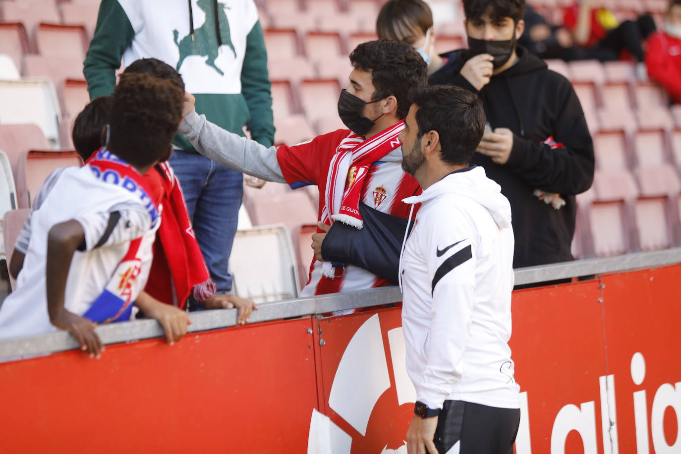 Fotos: ¿Estuviste en el Sporting - Valladolid? ¡Búscate!