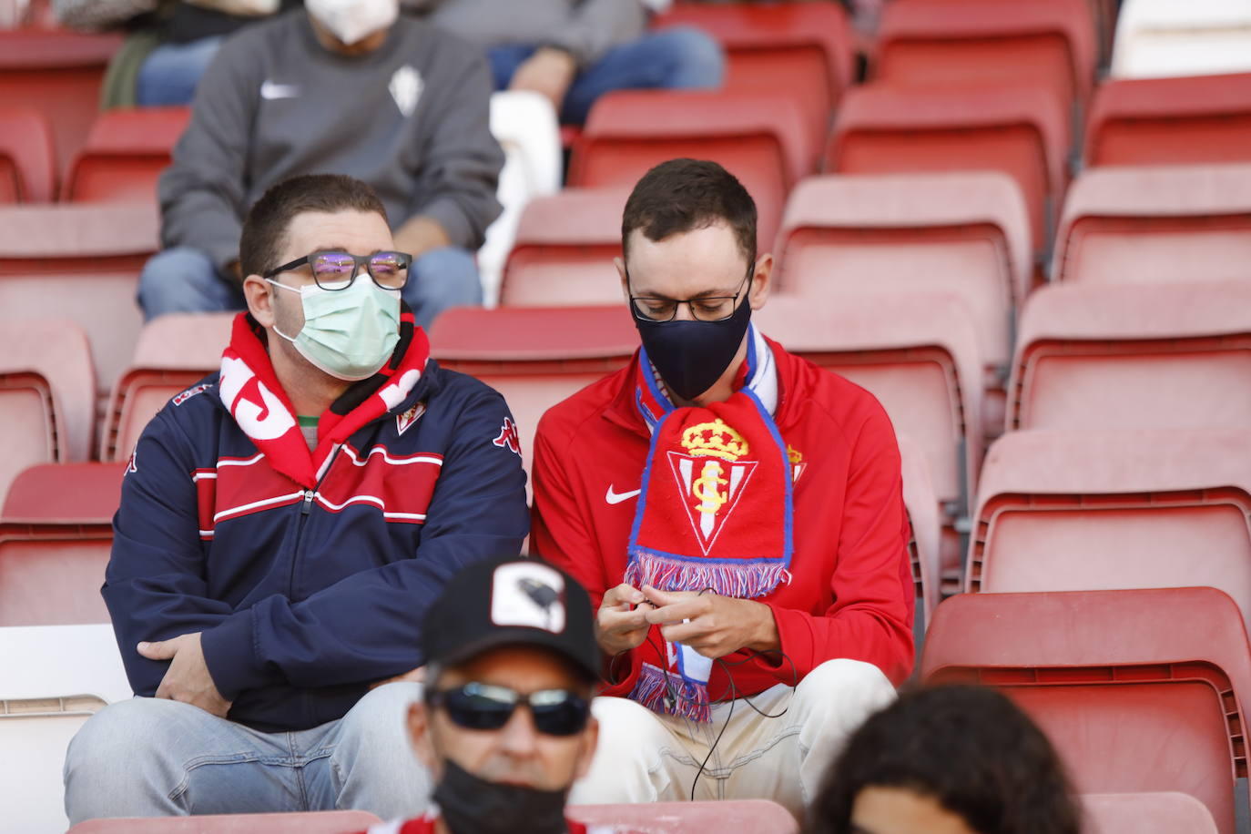 Fotos: ¿Estuviste en el Sporting - Valladolid? ¡Búscate!