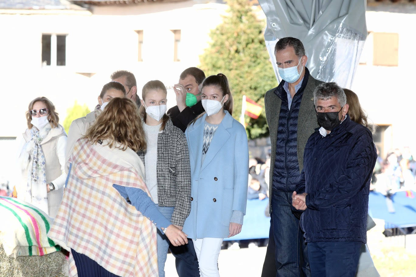 Don Felipe, doña Letizia, la Princesa Leonor y la infanta Sofía llegaron a Asturias el pasado viernes con motivo de los Premios Princesa. Desde entonces han cumplido con su apretada agenda: el Concierto, la recepción en el Hotel de la Reconquista, la ceremonia de entrega de los galardones y, por último, el reconocimiento del Pueblo Ejemplar de Asturias, que en esta ocasión ha sido para Santa María del Puerto, en Somiedo 