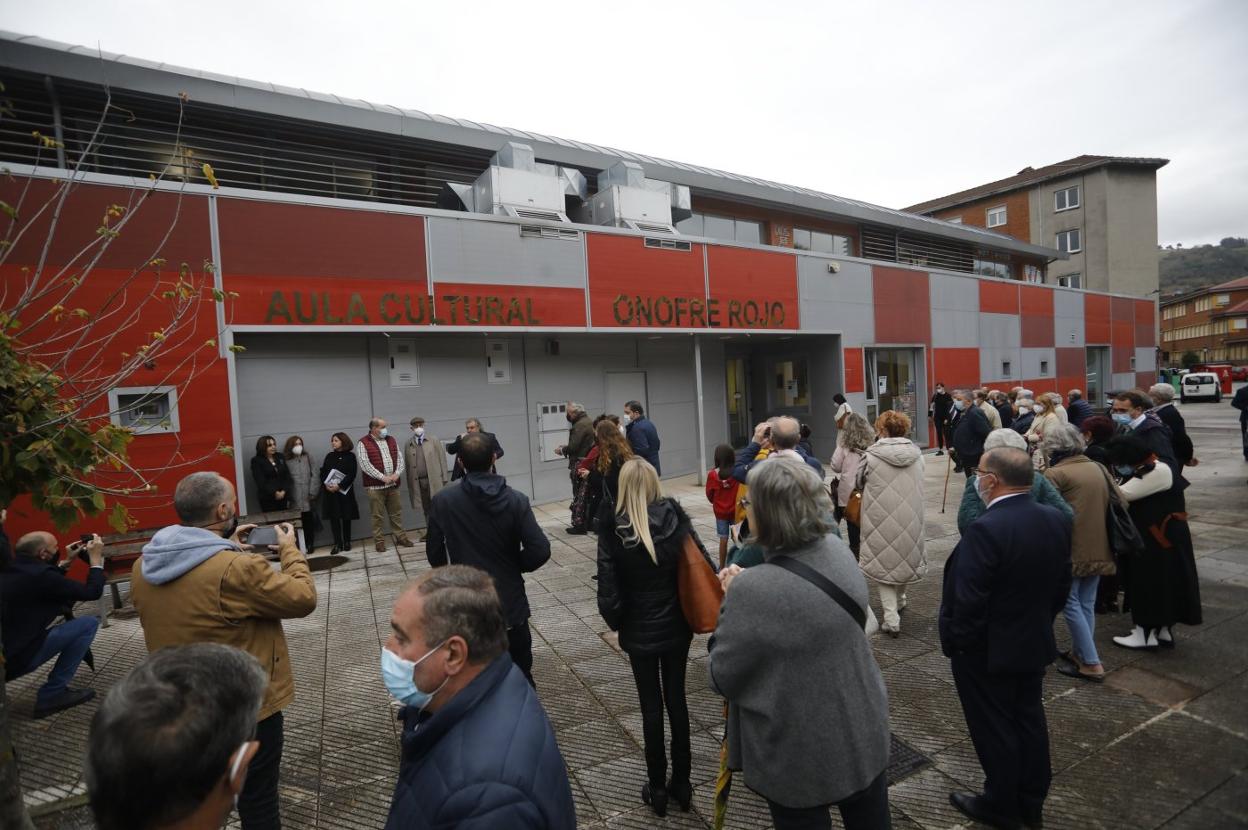 Las 'letronas' que dan nombre al aula de cultura de Sotrondio, tras ser descubiertas. 