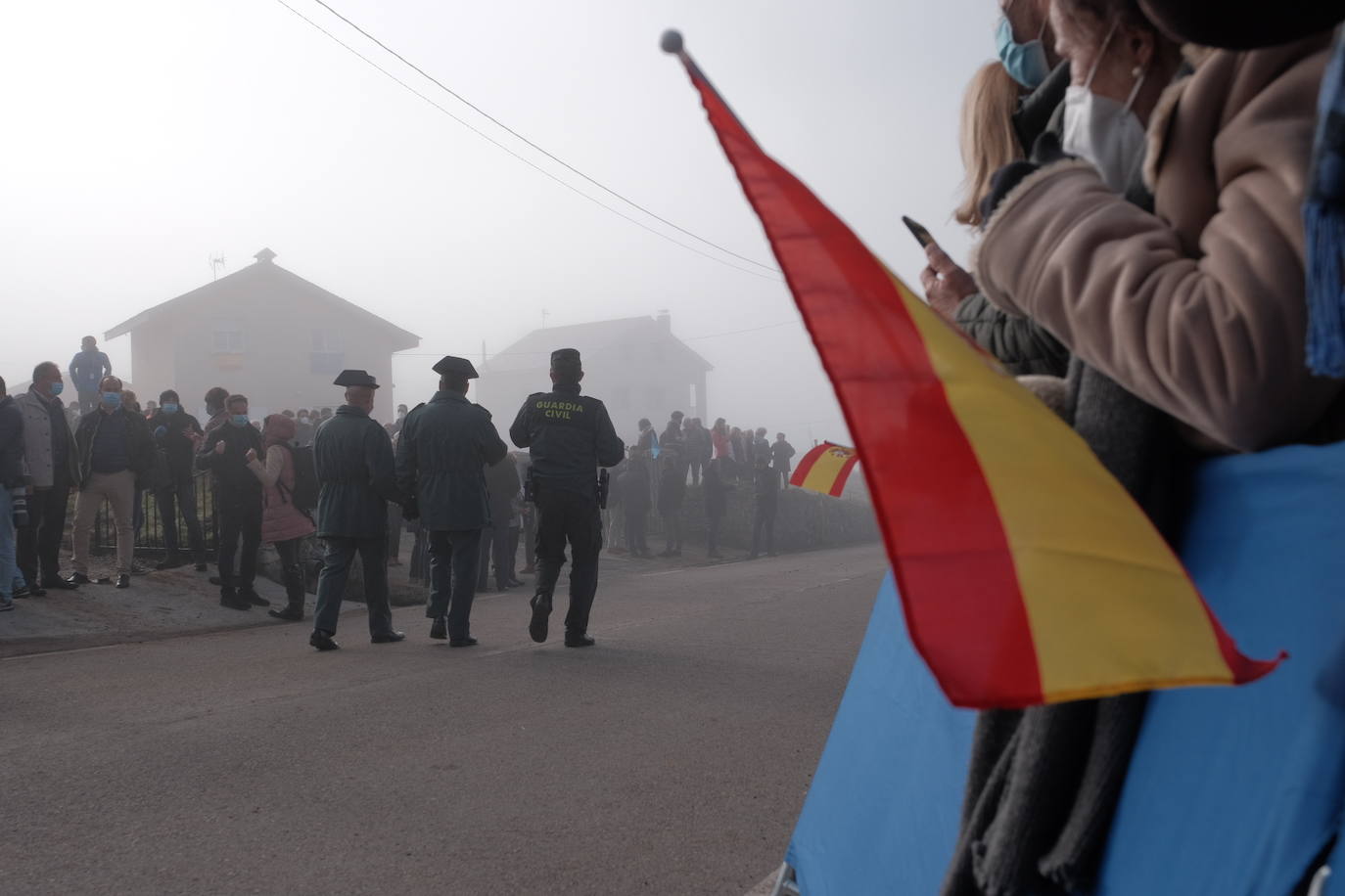 Fotos: Gran ambiente en Santa María del Puerto para recibir a la Familia Real