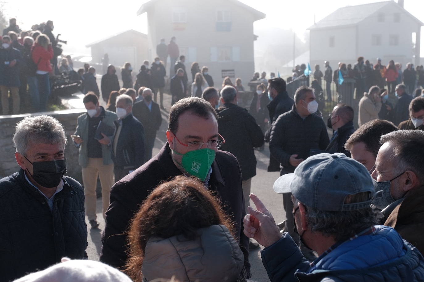 Fotos: Gran ambiente en Santa María del Puerto para recibir a la Familia Real