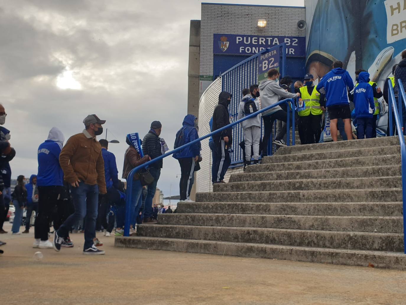 Fotos: Así ha vivido la afición del Real Oviedo el partido en Ponferrada