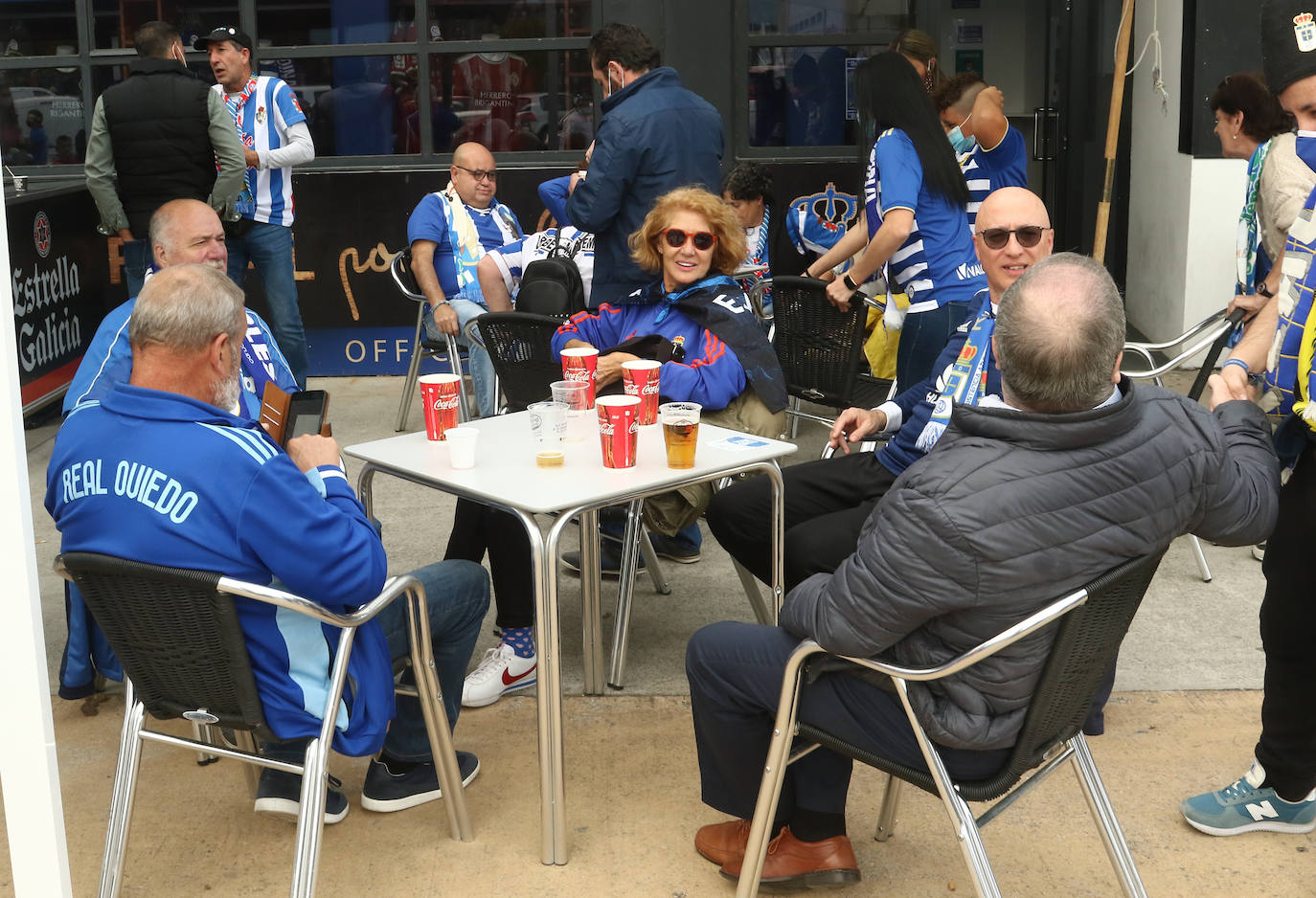 Fotos: Así ha vivido la afición del Real Oviedo el partido en Ponferrada