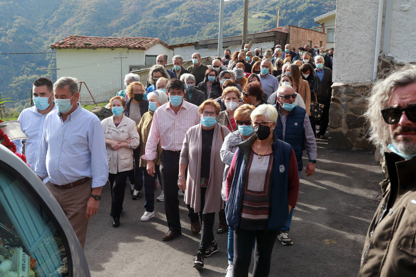 El pueblo de Pajares ha dado su último adiós Ángel González de Lena, 'Gelito', impulsor de la estación lenense desde sus inicios en 1957 y miembro de Los Galgos. 