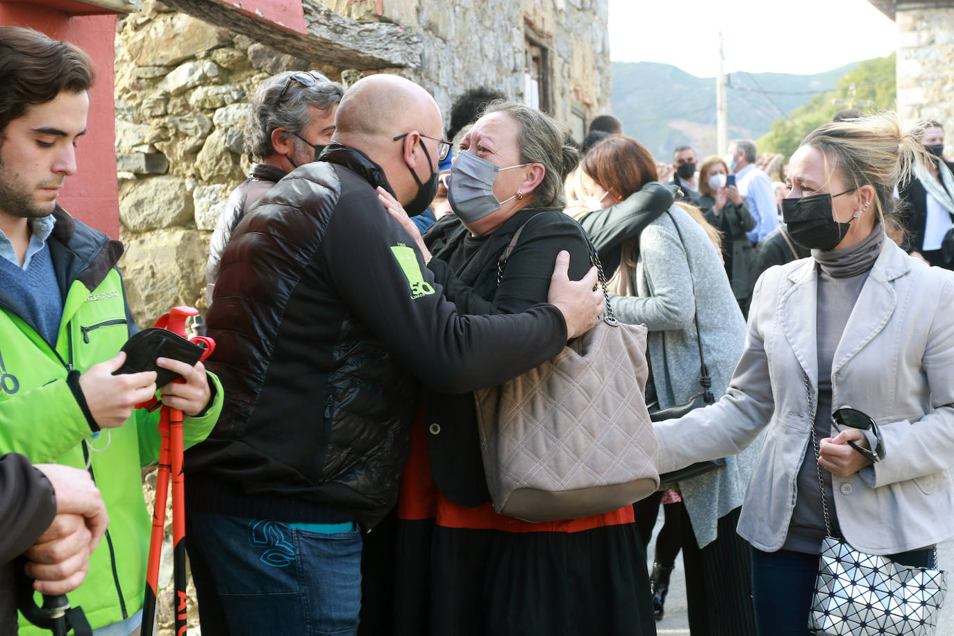 El pueblo de Pajares ha dado su último adiós Ángel González de Lena, 'Gelito', impulsor de la estación lenense desde sus inicios en 1957 y miembro de Los Galgos. 