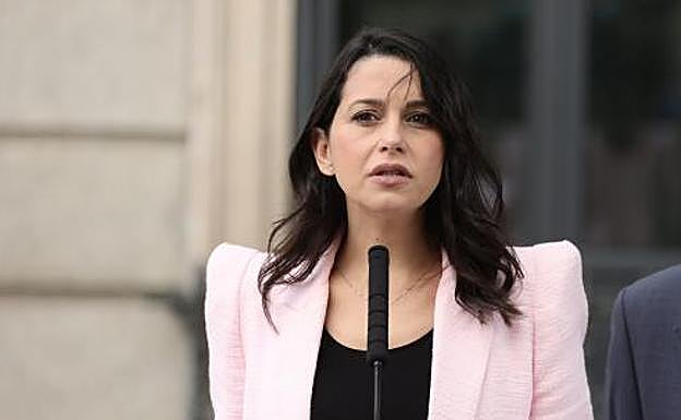 Arrimadas respalda a Cuesta en el enfrentamiento de Ciudadanos en Asturias