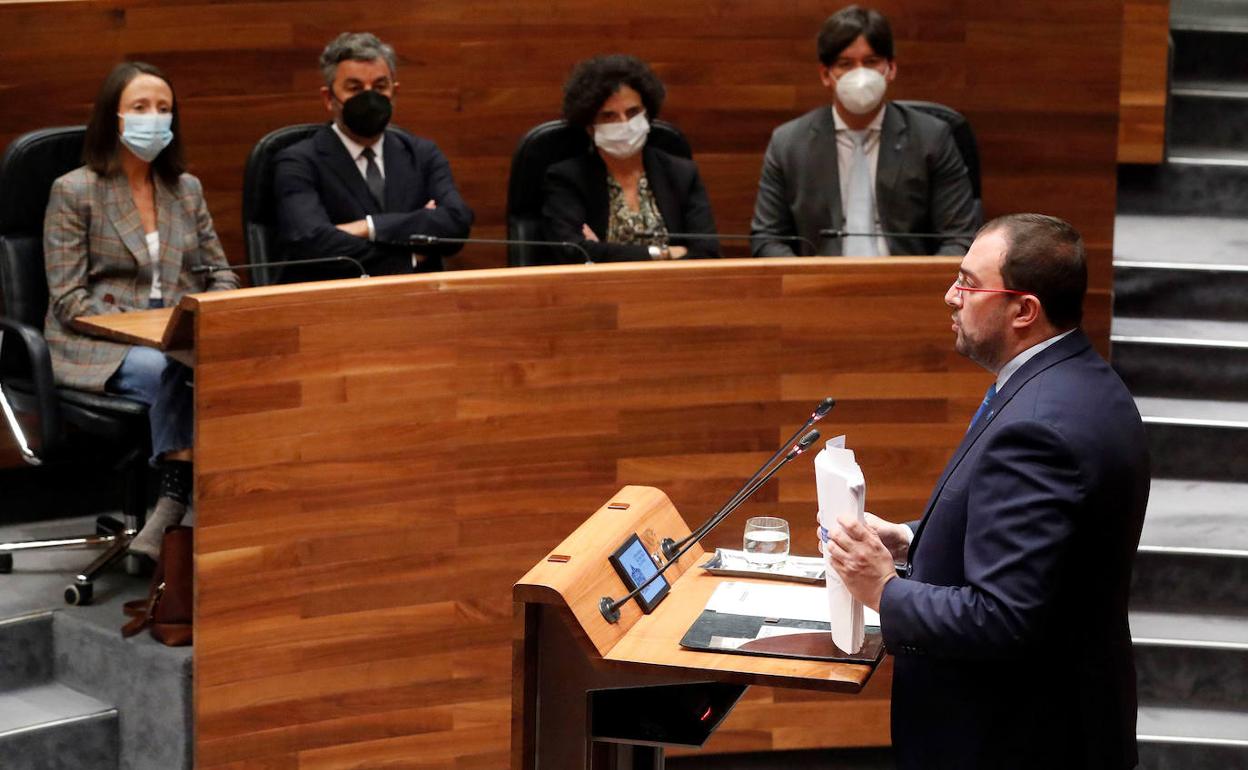 Adrián Barbón, durante su intervención en el debate de orientación política.