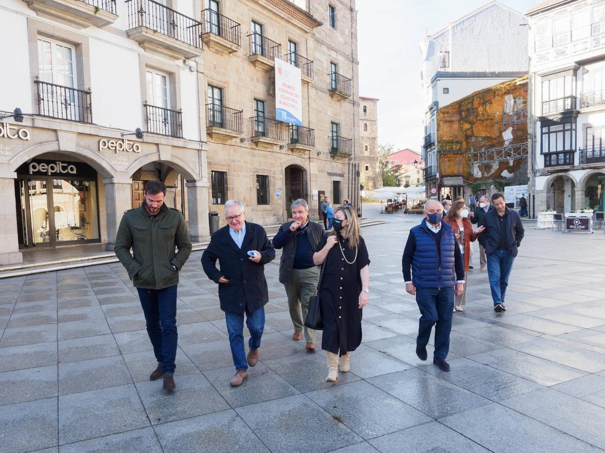 Fotos: Firmas ilustres en el &#039;paseo del colesterol&#039; de Avilés