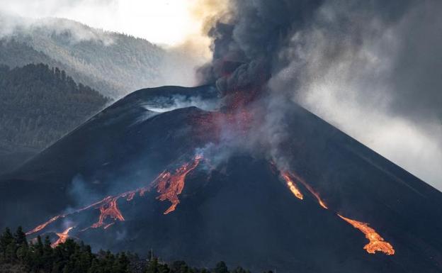 El volcán ya cuenta con cinco focos emisores de lava y diez coladas