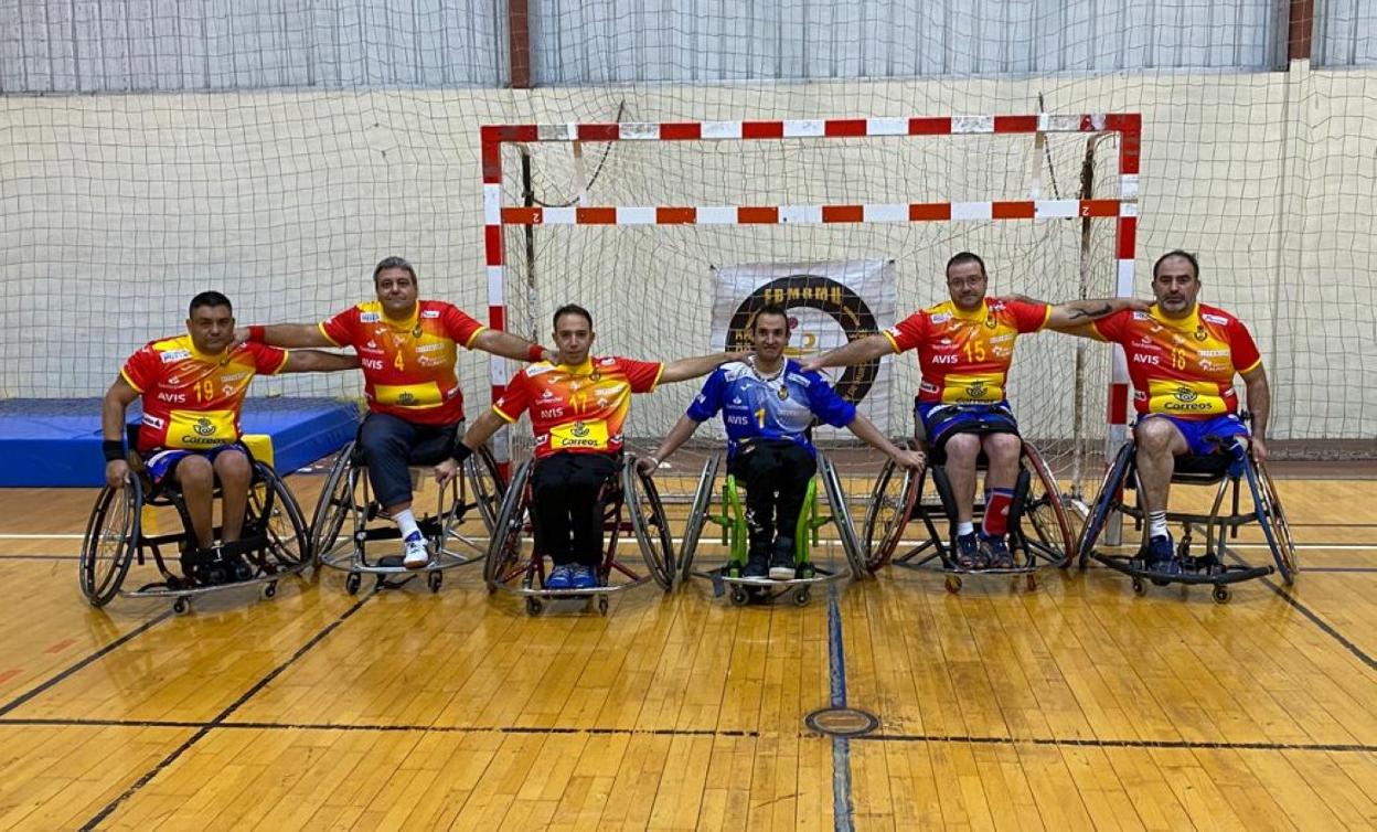 Israel Blanco, a la derecha, con la selección española. 