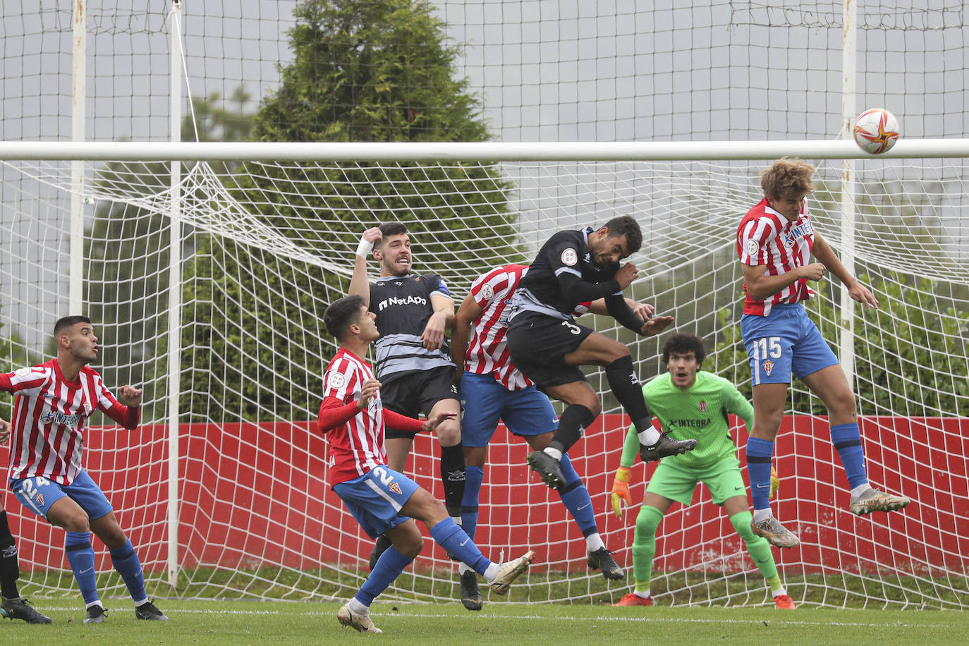 Fotos: Las mejores imágenes del Sporting B - Luarca