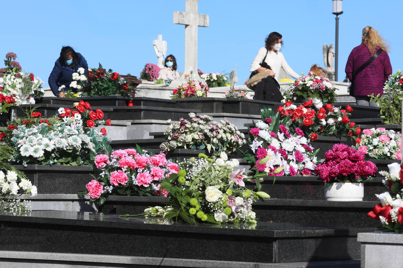 El recuerdo a los seres queridos fallecidos hoy está muy presente