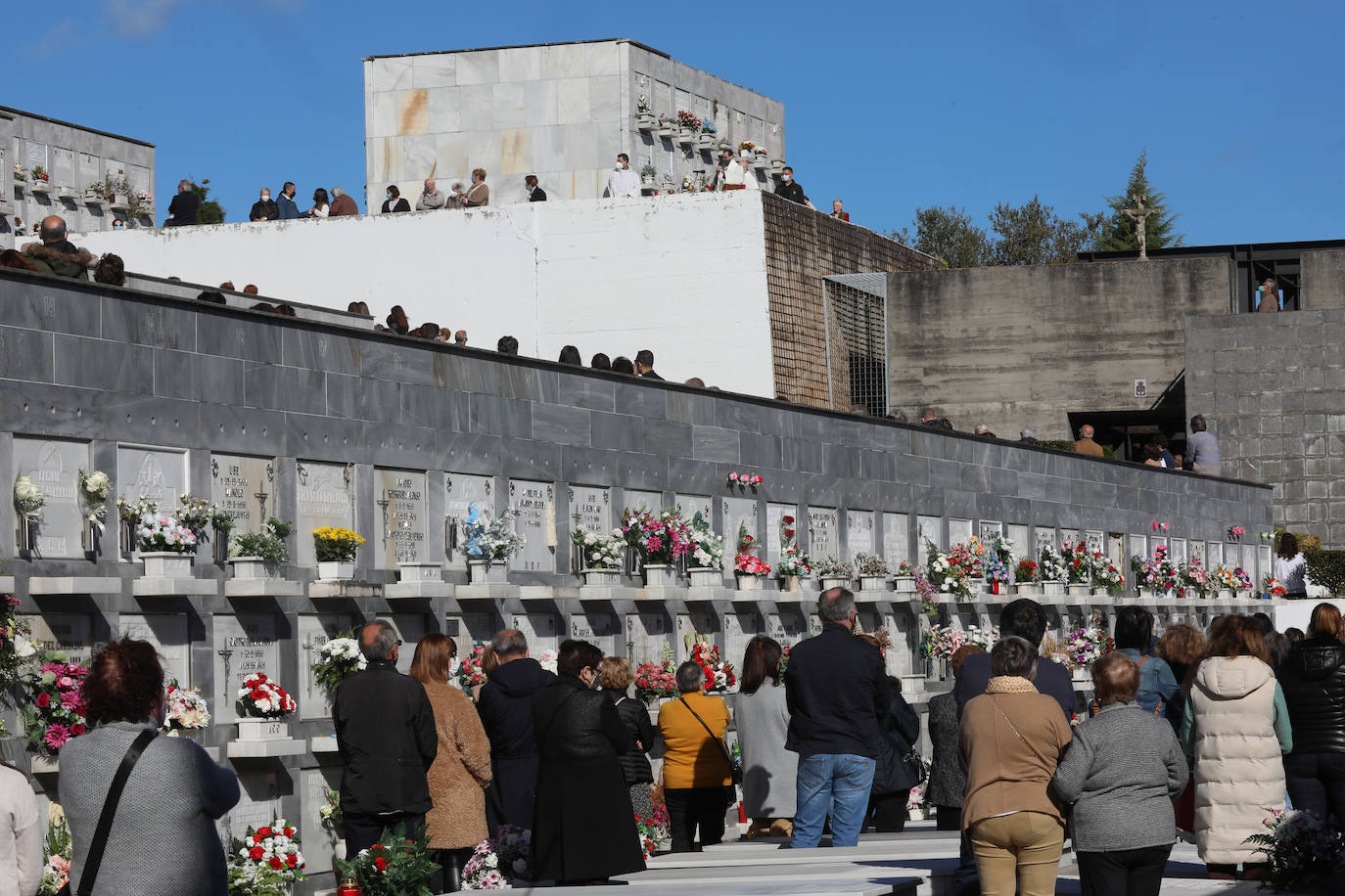 El recuerdo a los seres queridos fallecidos hoy está muy presente