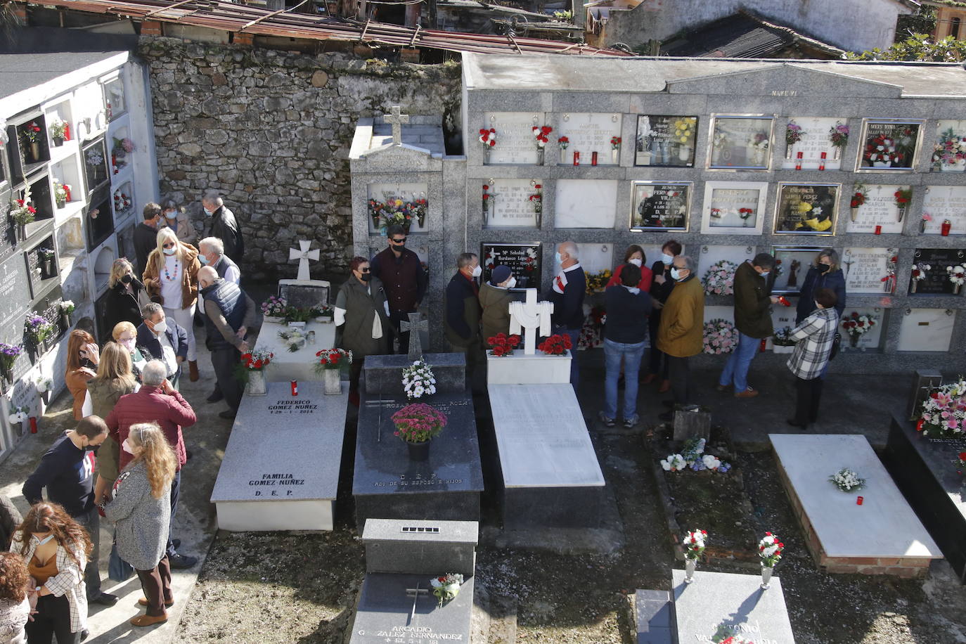 El recuerdo a los seres queridos fallecidos hoy está muy presente