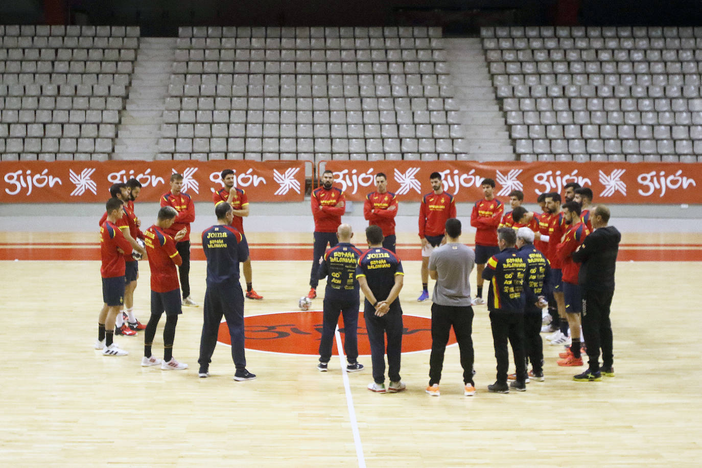 La Selección Española de Balonmano entrena en el Principado, donde disputarán dos amistosos 