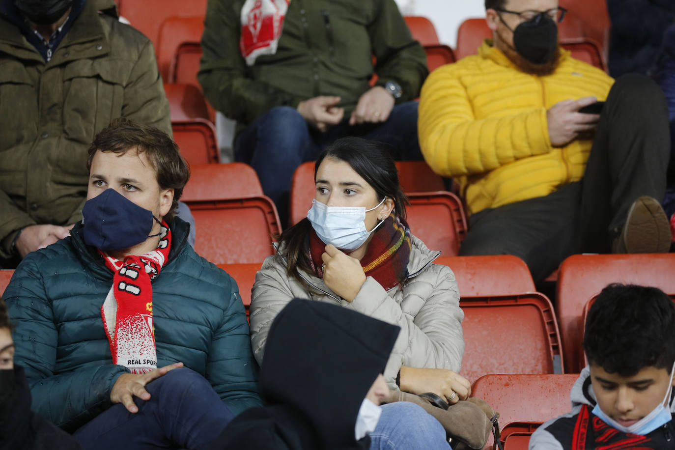 Fotos: ¿Estuviste en el Sporting-Almería? ¡Búscate!