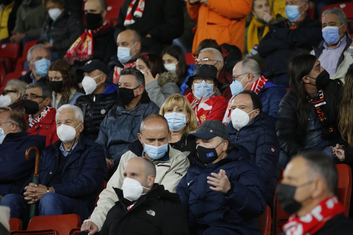 Fotos: ¿Estuviste en el Sporting-Almería? ¡Búscate!