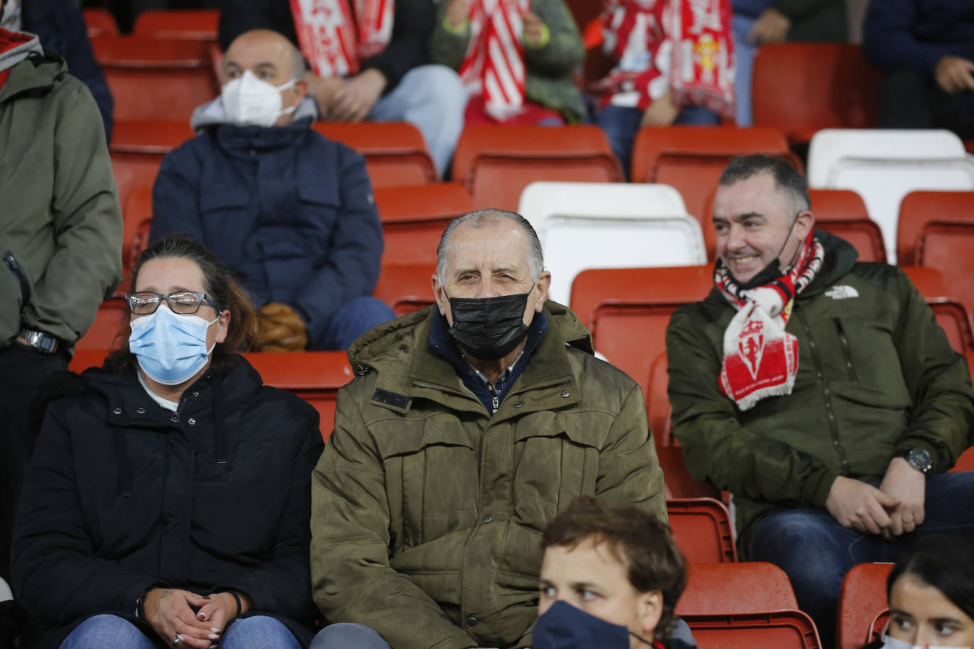 Fotos: ¿Estuviste en el Sporting-Almería? ¡Búscate!