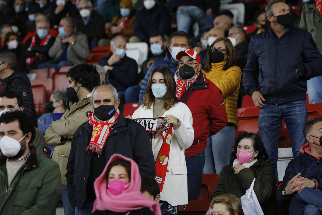 Fotos: ¿Estuviste en el Sporting-Almería? ¡Búscate!