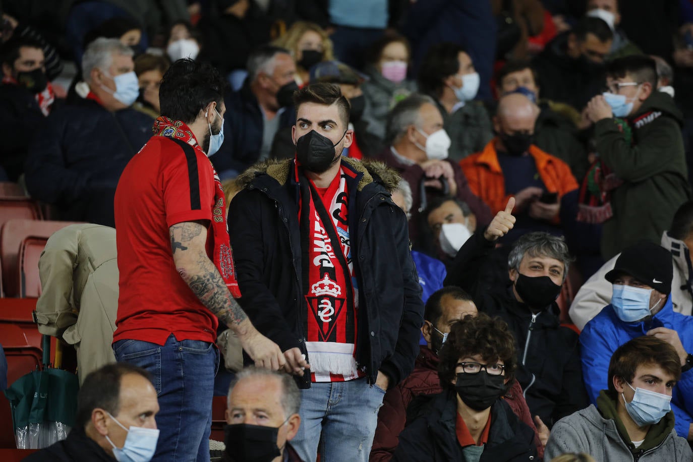 Fotos: ¿Estuviste en el Sporting-Almería? ¡Búscate!