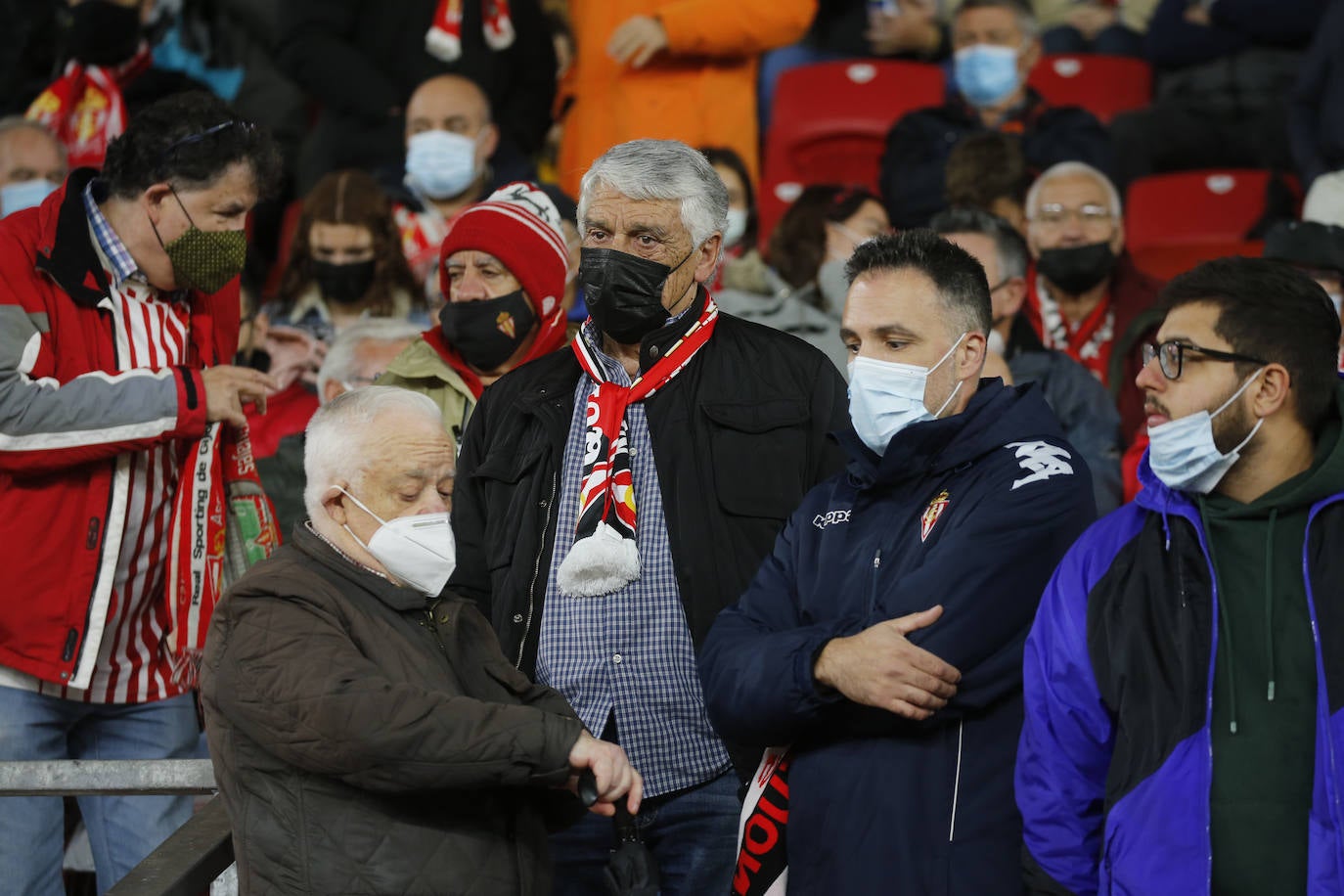 Fotos: ¿Estuviste en el Sporting-Almería? ¡Búscate!