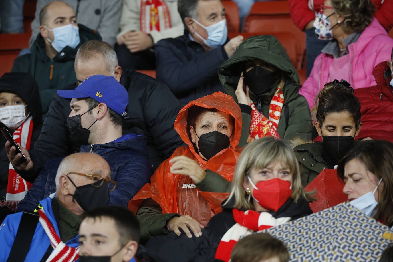 Fotos: ¿Estuviste en el Sporting-Almería? ¡Búscate!