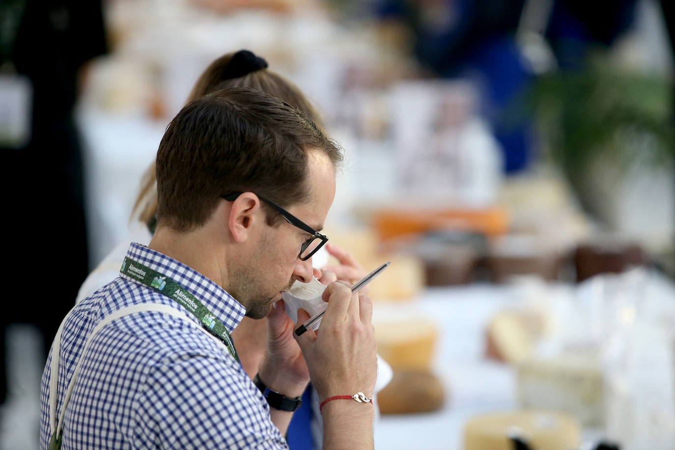 Oviedo y Asturias serán, hasta el próximo sábado, el epicentro global de la cultura quesera gracias a la celebración del Festival Internacional del Queso y de la trigésimo tercera edición de los World Cheese Awards que deciden el mejor queso del mundo en el Palacio de Exposiciones y Congresos del Calatrava. 