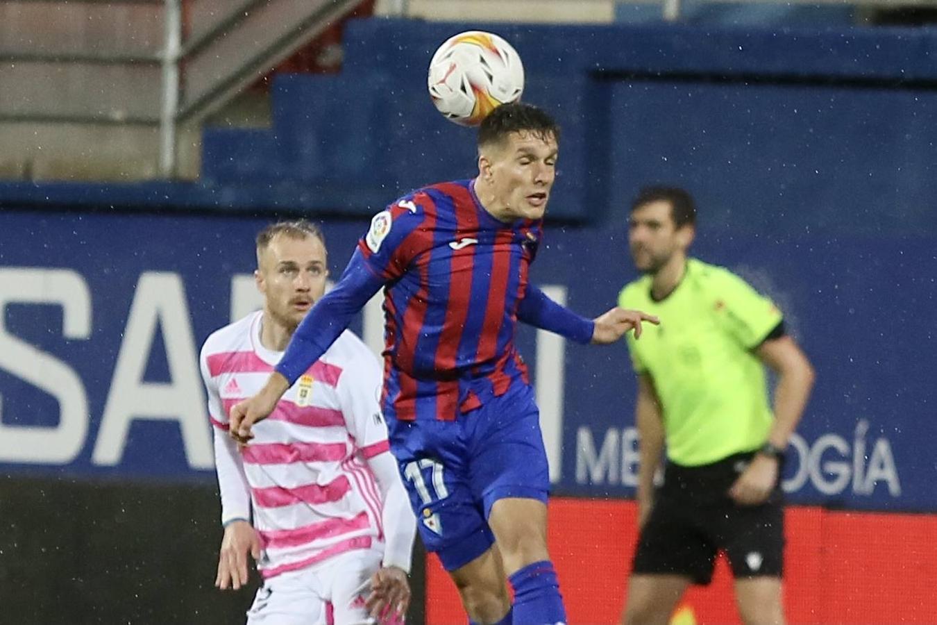 Estas son las mejores imágenes del partido disputado entre el SD Eibar y el Real Oviedo (1-0).