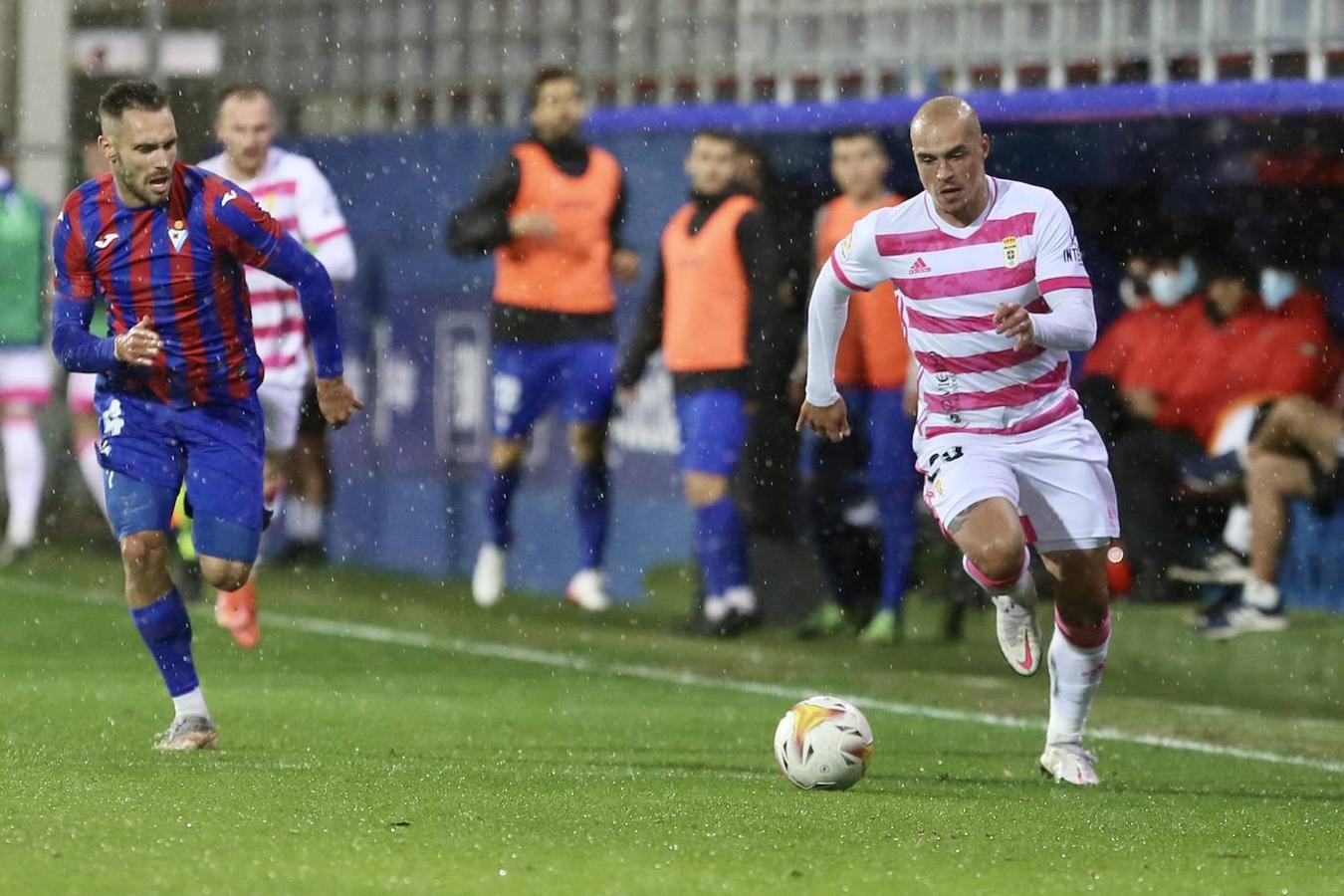 Estas son las mejores imágenes del partido disputado entre el SD Eibar y el Real Oviedo (1-0).