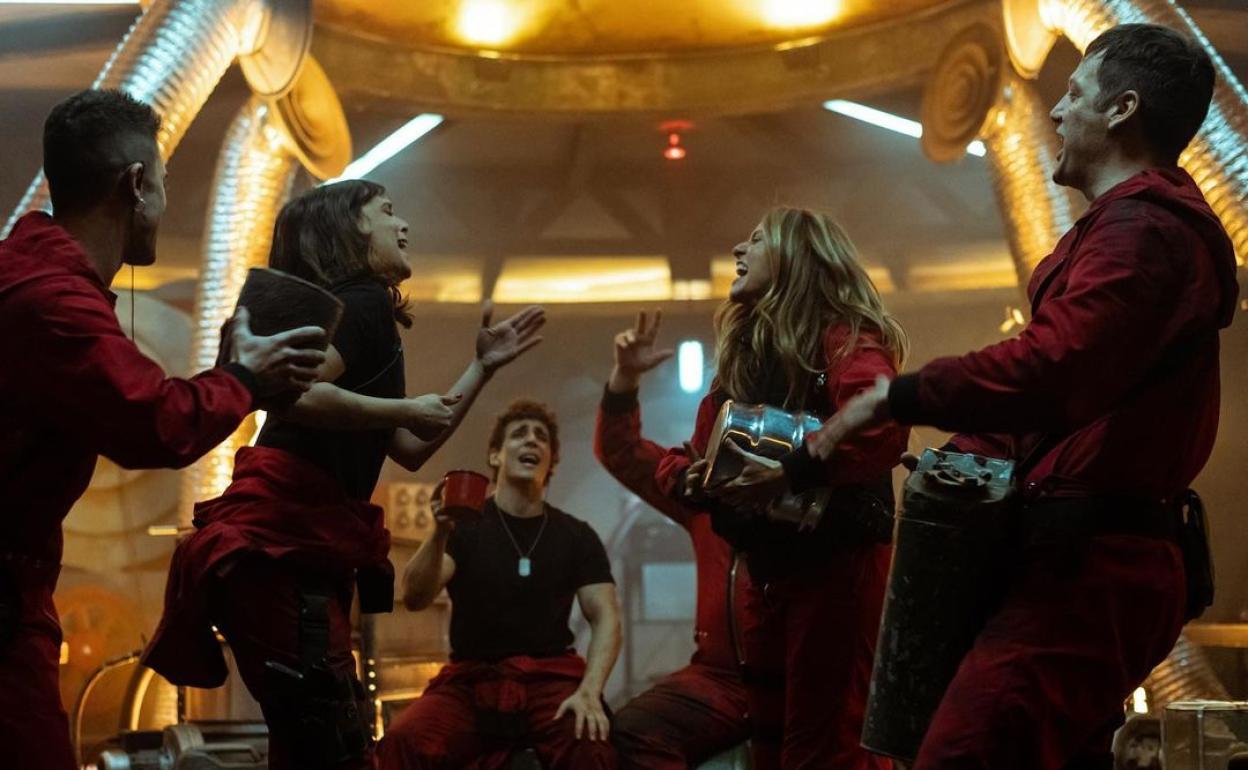 Queda menos de un mes para descubrir el final de 'La Casa de Papel'. 