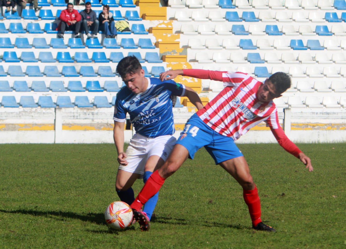 Los de Sergio Sánchez perdieron 1 - 2 en Sotrondio con un San Martín que se fue creciendo con el paso de los minutos. 