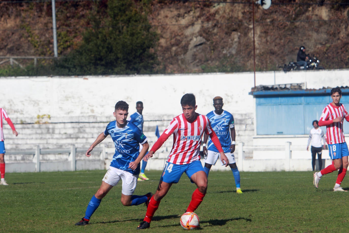 Los de Sergio Sánchez perdieron 1 - 2 en Sotrondio con un San Martín que se fue creciendo con el paso de los minutos. 