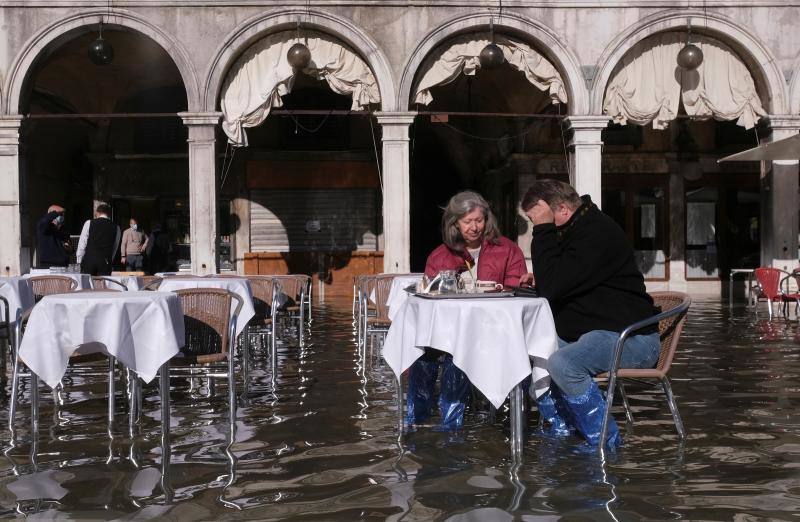 El periodo de pleamar es característico de otoño. Para pasear por la Plaza de San Marcos era necesario llevar botas de agua.