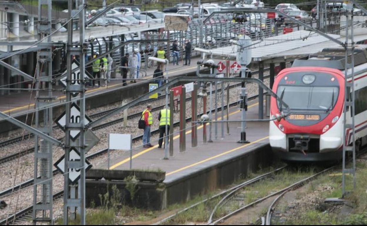 Una foto de archivo de un tren en Lugones.