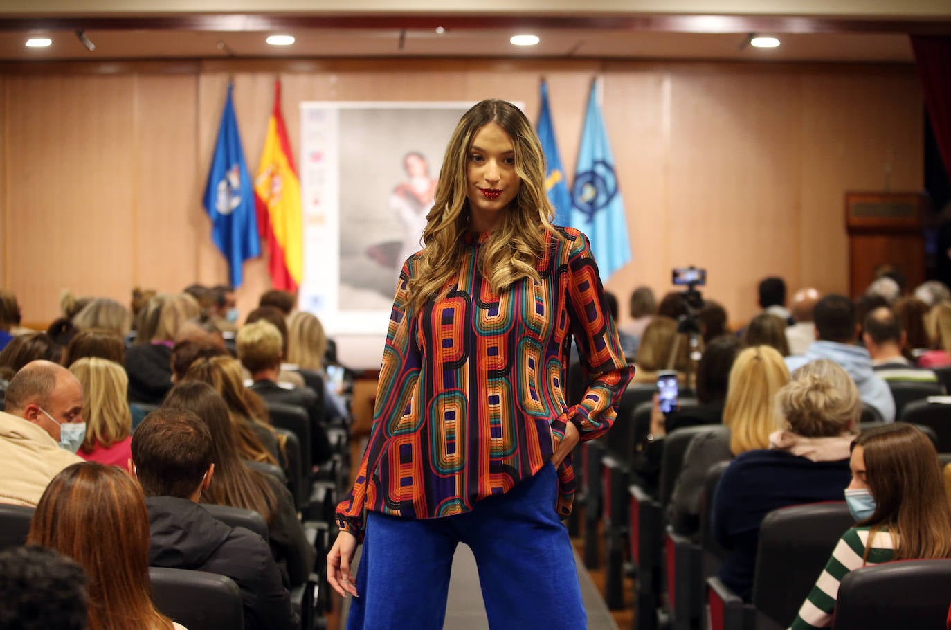 Tralará Moda, Mimé Bolsos, MySelf y Nereide han protagonizado el primer desfile de la Fashion Week Asturias. Las marcas han mostrado los conjuntos y complementos de la temporada otoño-invierno