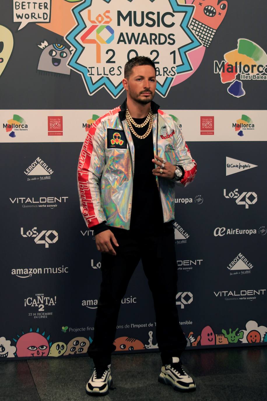 Ed Sheeran, C.Tangana y Sebastián Yatra han sido galardonados con los premios a mejor artista internacional, nacional y latino, respectivamente, en la gala de LOS40 Music Awards 2021. Pero el evento ha dejado otros momentos icónicos, como el 'photocall'. 